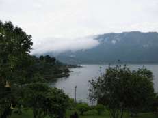 Vom Zimmer in Ashram's Guesthouse hat man einen schönen Ausblick auf den Danau Bratan.