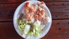 Für Hawaii mache ich mal eine Ausnahme von meinem Essensfoto-Boykott: Das Shrimp-Truck-Essen ist schnörkellos angerichtet und deutlich leckerer als es vielleicht aussieht.