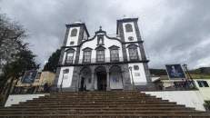 In der 1741 erbauten Wallfahrtskirche "Nossa Senhora do Monte" ist Karl I., der auf Madeira im Exil lebende letzte Kaiser von Österreich bestattet.