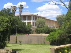Im "Tintenpalast" tagt heute das Parlament Namibias.