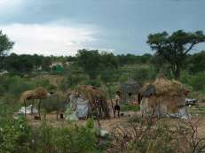 Ein Dorf der San-People im Bushmanland. © Valto
