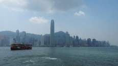 Nimmt man die Fähre rüber nach Kowloon, hat man einen tollen Blick auf die Skyline Hongkong Islands.
