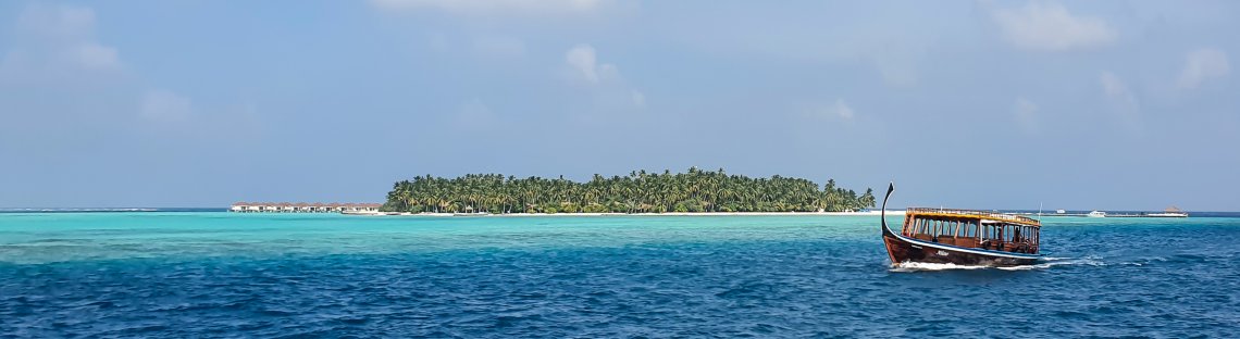 Dhoni vor der Insel Alimatha, Malediven