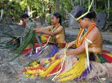Yapesische Frauen in traditioneller Tracht