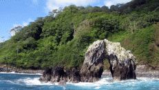 "The Arch" heißt dieser kleine Fels, der das östliche Ende Cocos' markiert. Das nächste Stück Land Richtung Osten ist Kolumbien, 700 km entfernt.