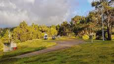 Anschließend parken wir den Wagen auf Rosemary Plain und starten zu einem Spaziergang auf dem Lemon Valley Trail, der sinnigerweise den größten Teil des Weges durch Sarah's Valley führt.