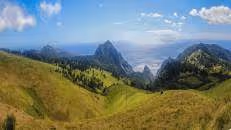 Ohne den Atlantik im Hintergrund könnte man sich aufgrund der grünen Hügel in den Voralpen vermuten.