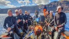 Während wir den Stickstoff aus dem Körper weichen lassen, ...