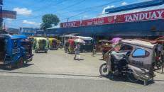 Tuk-Tuks bestimmen das Straßenbild in Surigao City.